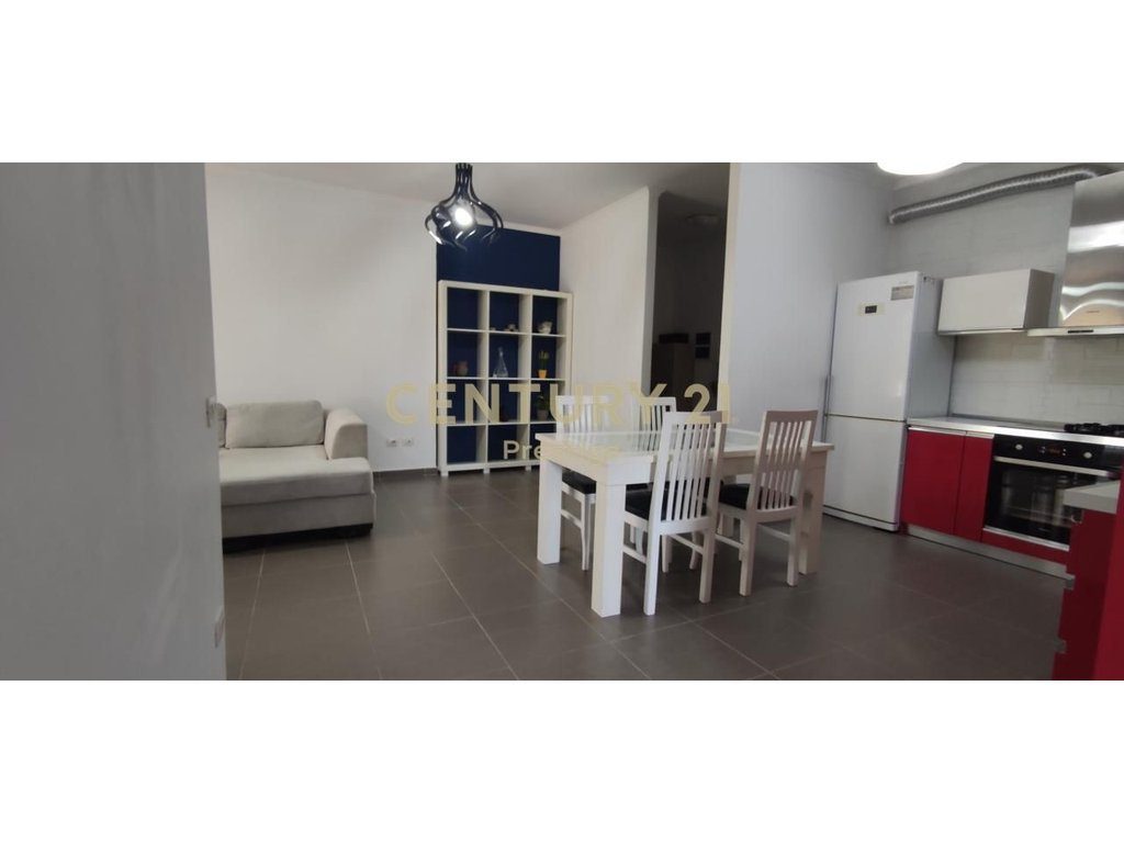 APARTAMENT 2+1+2 ME QIRA, PRANE QYTET STUDENTIT, TIRANE! 3