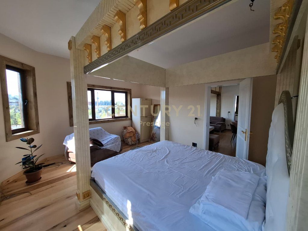 APARTAMENT LUKSOZ 3+1+2 ME QIRA, RRETH-RROTULLIMI I SHKOZES! 4