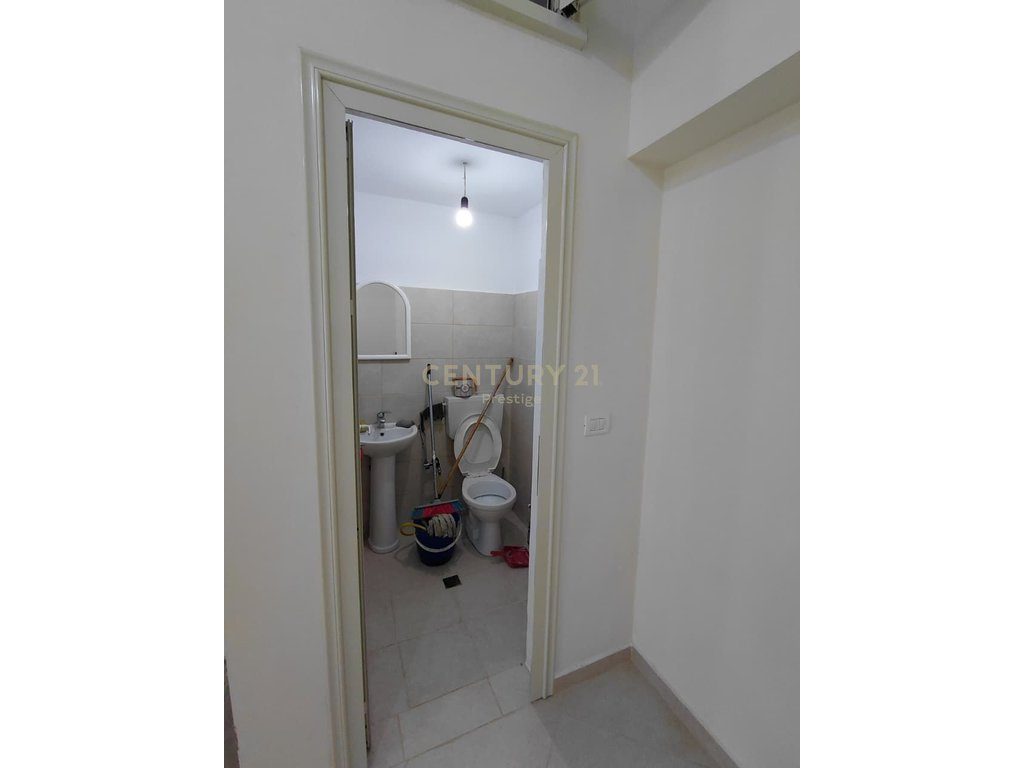 AMBIENT KOMERCIAL NE SHITJE, VENDOSUR TEK TREGU ELEKTRIK, TIRANE! 3