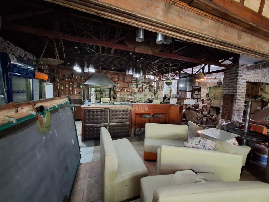 BAR-RESTORANT ME QIRA, VENDOSUR TEK RRETH-RROTULLIMI I SHKOZES!