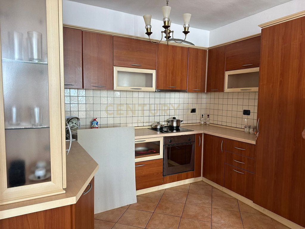 APARTAMENT 2+1 ME QIRA PERBALLE KOMPLEKSIT DELIJORGJI! 3