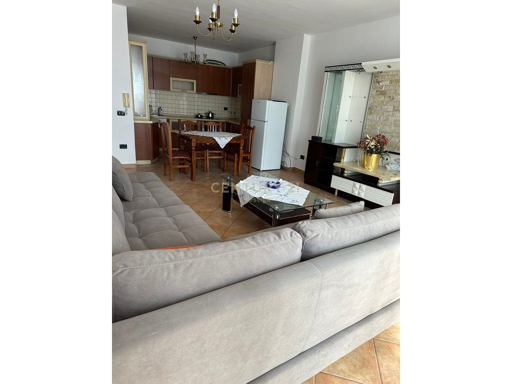 APARTAMENT 2+1 ME QIRA PERBALLE KOMPLEKSIT DELIJORGJI!
