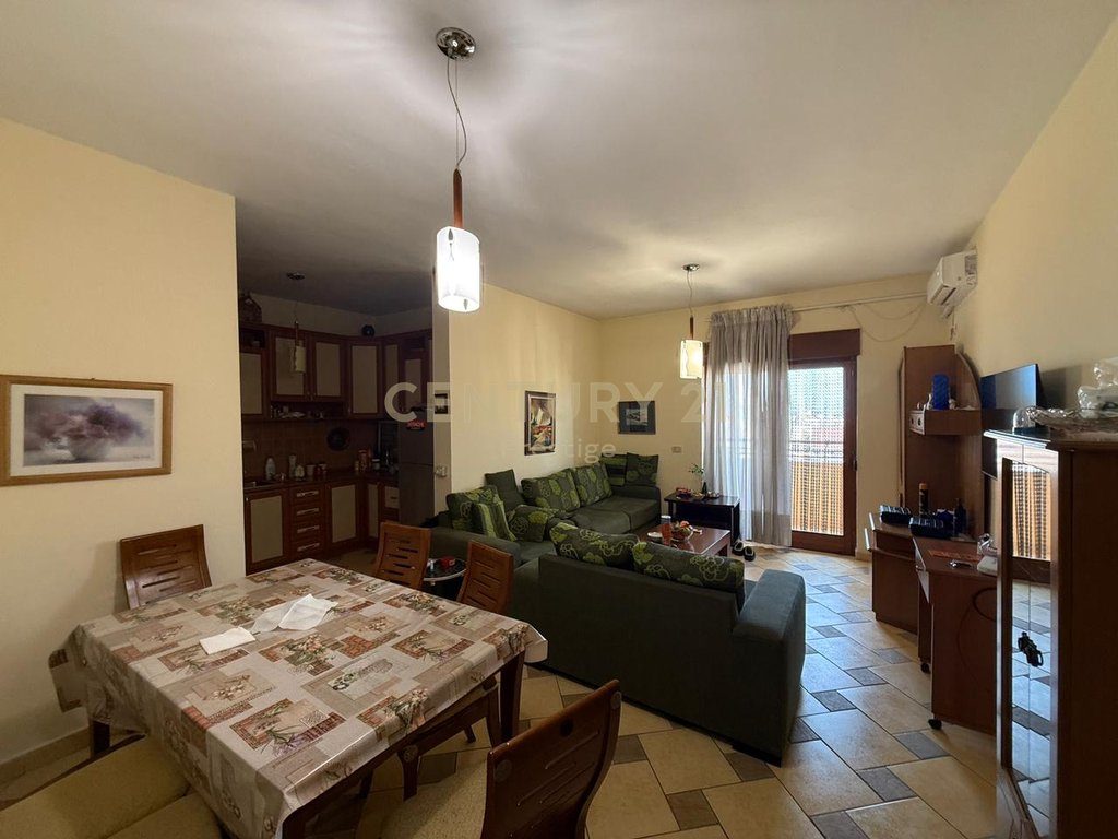 APARTAMENT 2+1+2 NE SHITJE PROKURORIA E PERGJITHSHME, TIRANE! 2