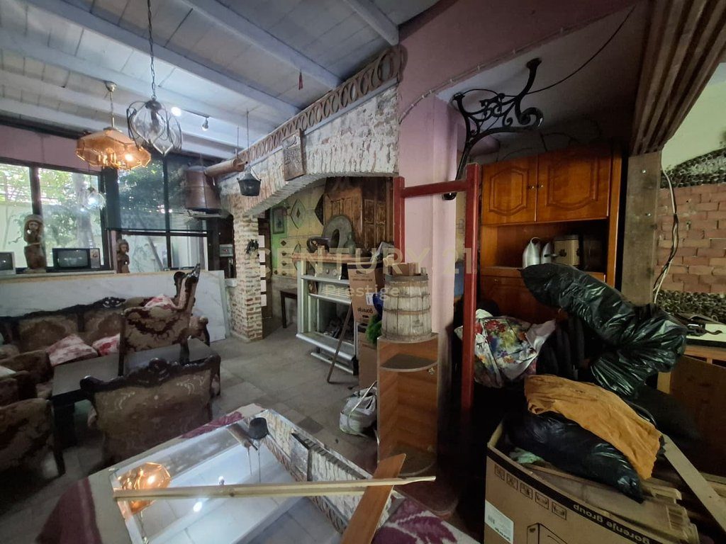 BAR-RESTORANT ME QIRA, VENDOSUR TEK RRETH-RROTULLIMI I SHKOZES! 3