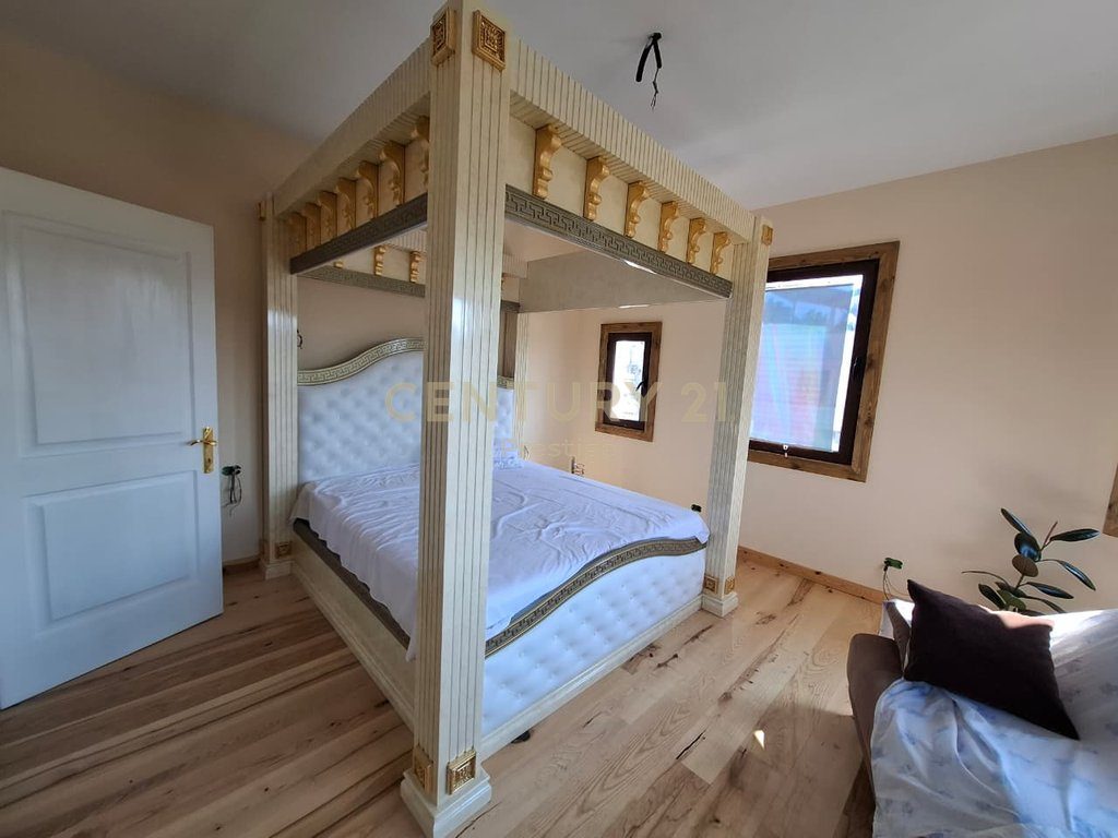 APARTAMENT LUKSOZ 3+1+2 ME QIRA, RRETH-RROTULLIMI I SHKOZES! 3