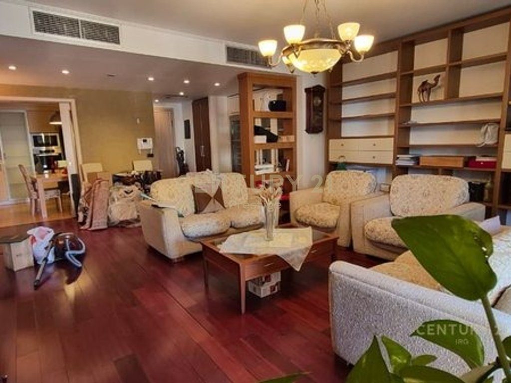 APARTAMENT 3+1+2+ POST PARKIMI ME QIRA NE ZONEN E BRRYLIT, TIRANE! 2