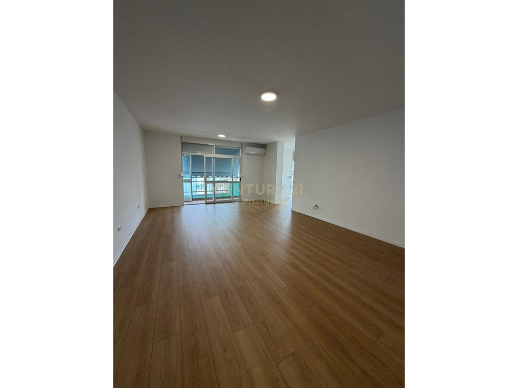 APARTAMENT 2+1+2 ME QIRA, TEK ISH-EKSPOZITA, TIRANE!