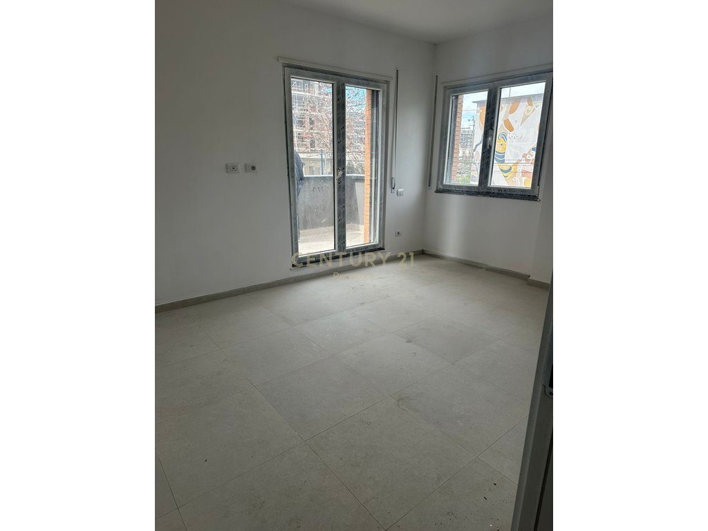 AMBIENT ZYRE ME QIRA, REZIDENCA DAEL, BULEVARDI I RI, TIRANE! 4