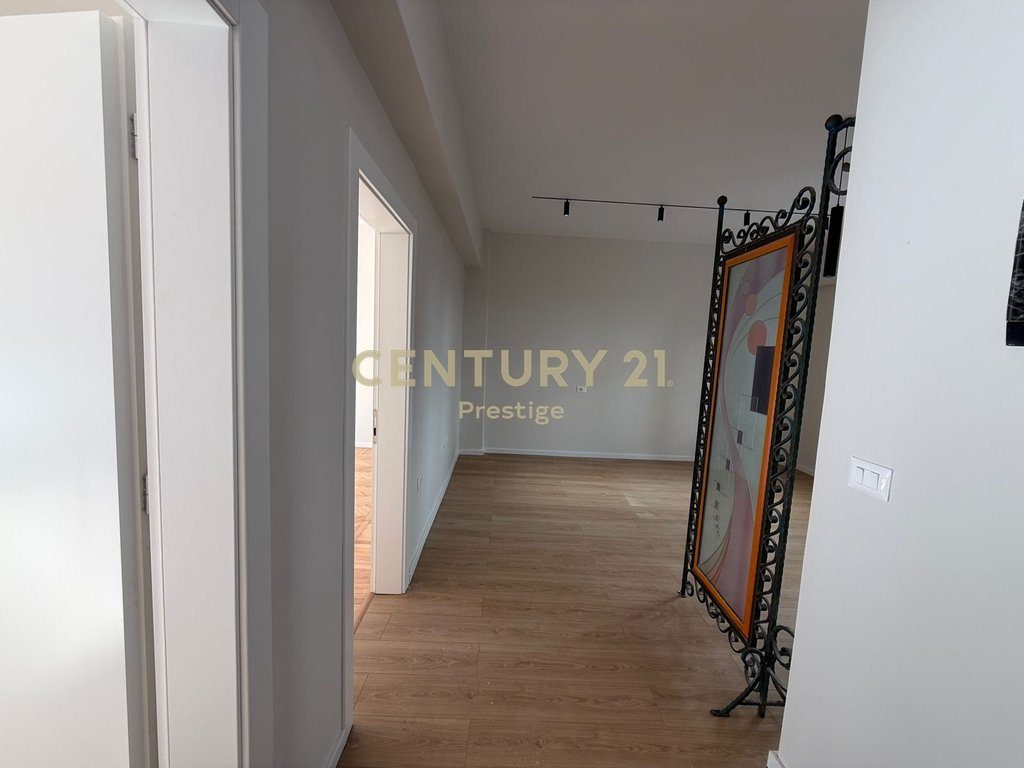 APARTAMENT 2+1 ME QIRA, PRANE QENDRES TEK PAZARI I RI MBI NEPTUN, TIRANE! 4