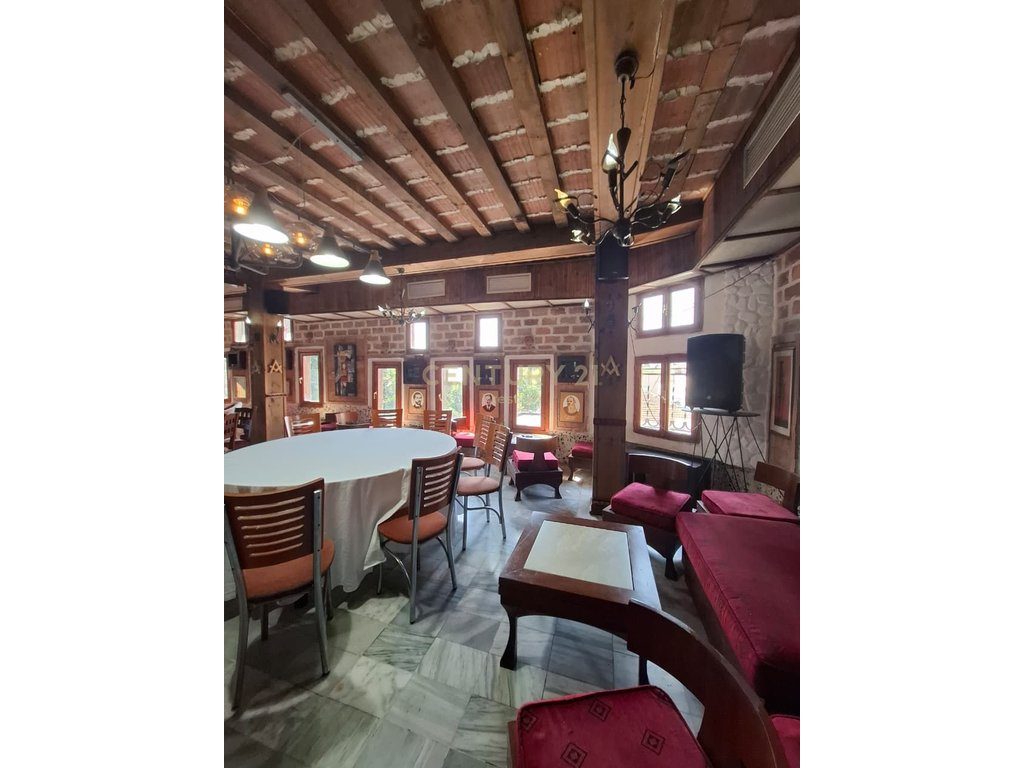 BAR-RESTORANT ME QIRA, VENDOSUR TEK RRETH-RROTULLIMI I SHKOZES! 2