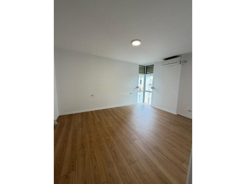 APARTAMENT 2+1+2 ME QIRA, TEK ISH-EKSPOZITA, TIRANE! 2