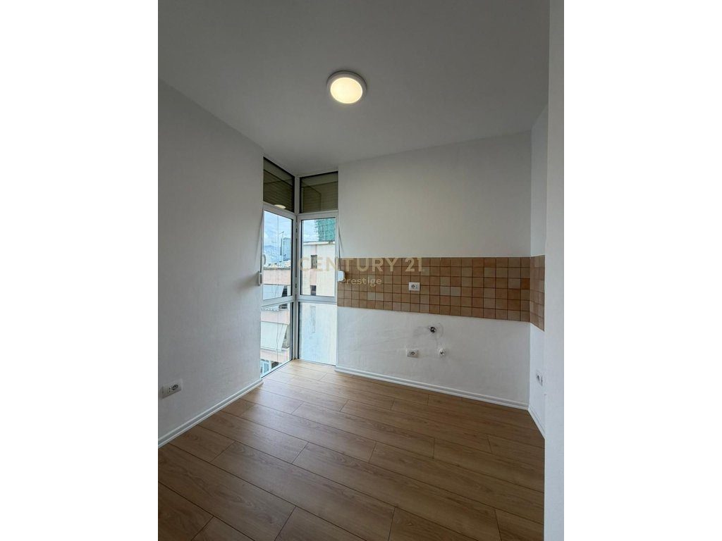 APARTAMENT 2+1+2 ME QIRA, TEK ISH-EKSPOZITA, TIRANE! 3