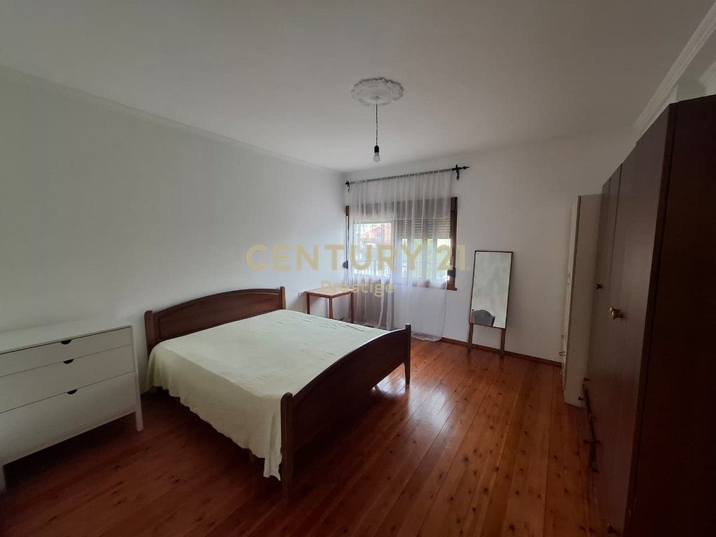 JEPET ME QIRA KAT VILE + POST PARKIMI, VENDOSUR TEK RRETH-RROTULLIMI I SHKOZES! 4