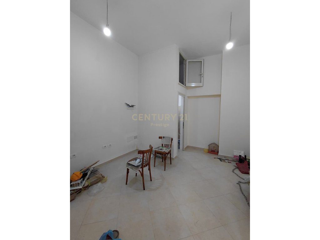 AMBIENT KOMERCIAL NE SHITJE, VENDOSUR TEK TREGU ELEKTRIK, TIRANE!