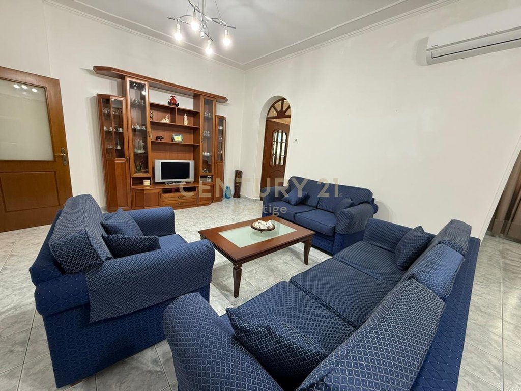 APARTAMENT 2+1 ME QIRA ISH-BLLOKU, TIRANE! 2