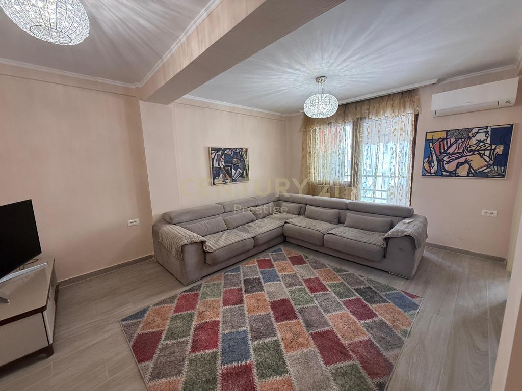 APARTAMENT 1+1 NE SHITJE "BULEVARDI ZOGU PARE", TIRANE! 2