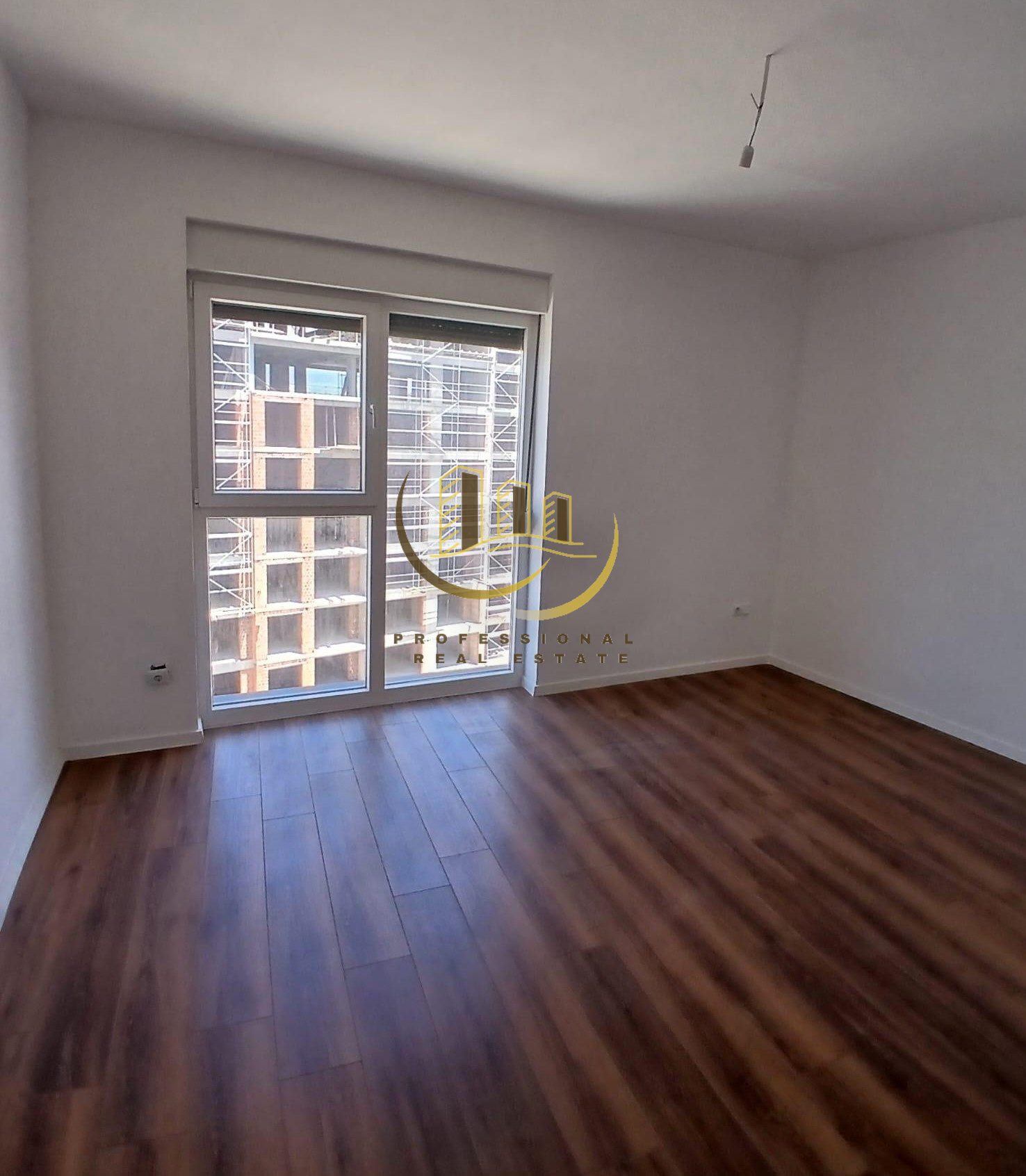 Banesë Zyre me qira në Lagjën Prishtina e Re 2