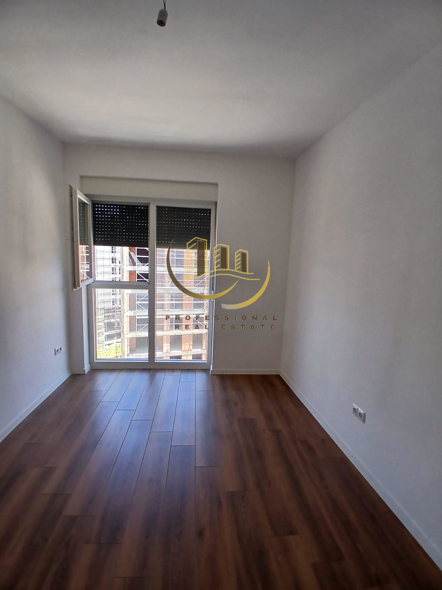 Banesë Zyre me qira në Lagjën Prishtina e Re 3