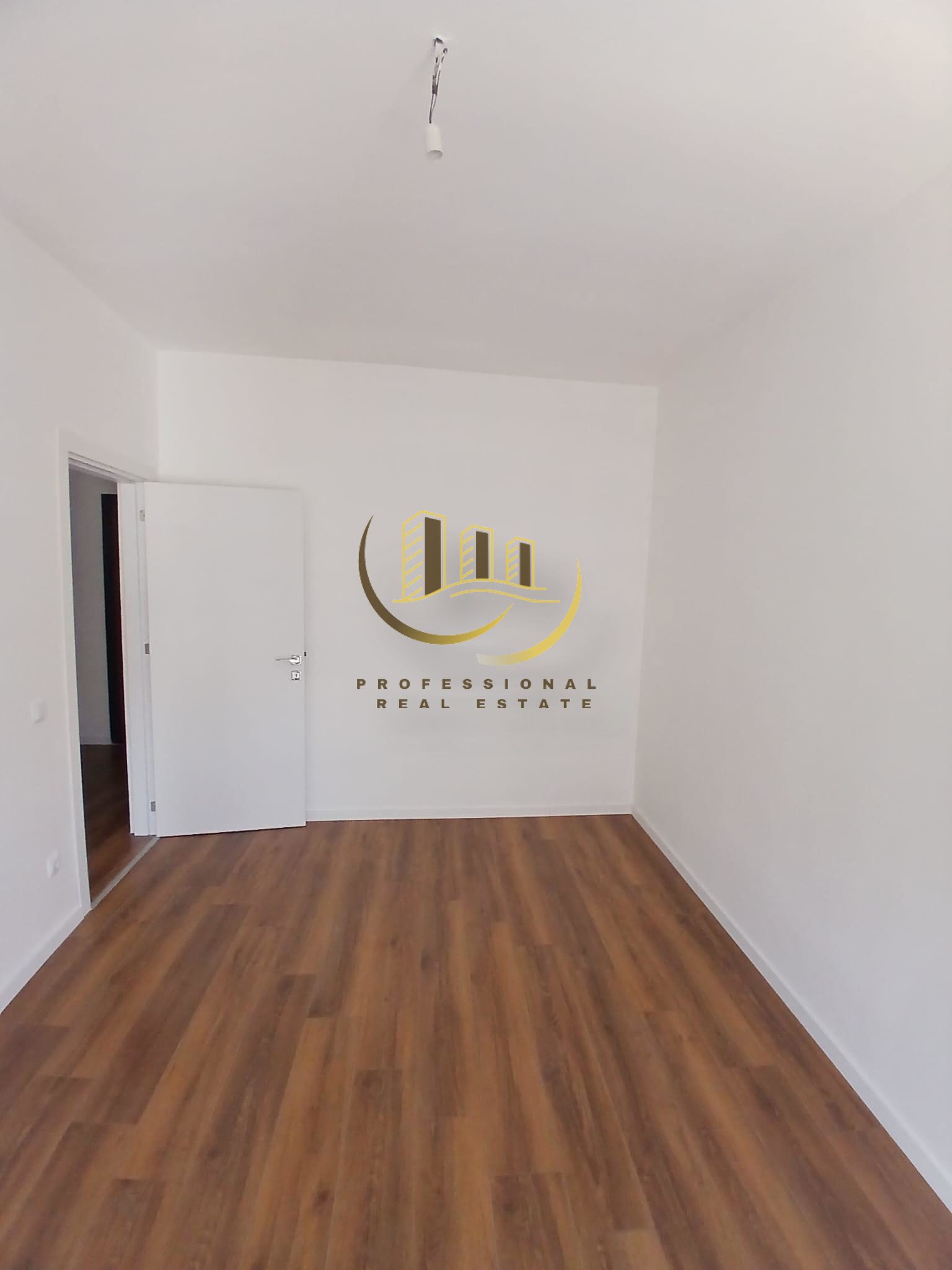Banesë Zyre me qira në Lagjën Prishtina e Re 4