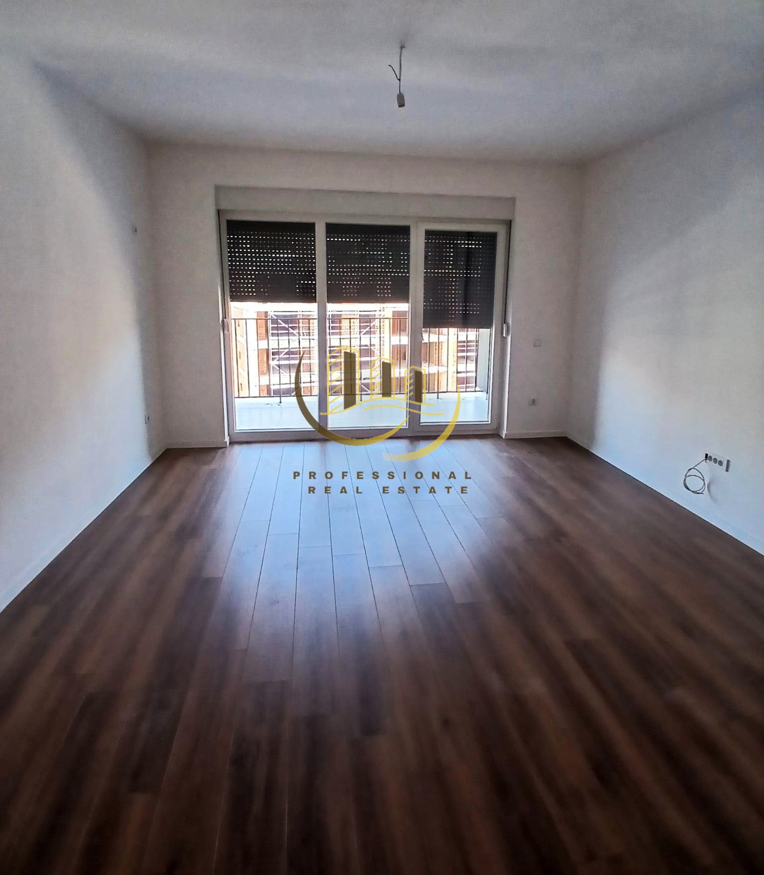 Banesë Zyre me qira në Lagjën Prishtina e Re