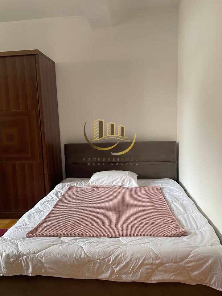 Banesë me qira në Qendër 4