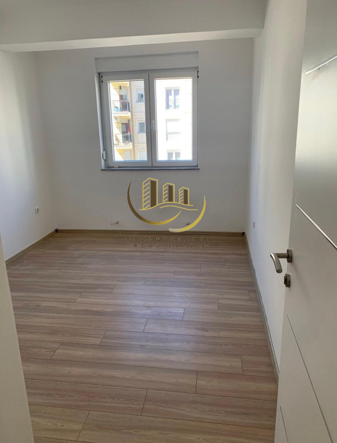 Banesë me qira në Lagjën Prishtina e Re 4
