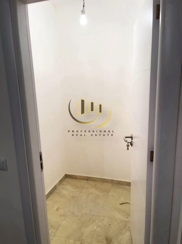 Shitet banesa në Fushë Kosovë