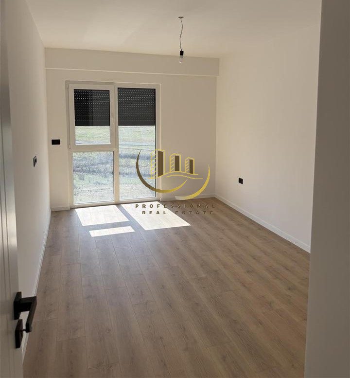 Banesë Zyre me qira në Rrugën A 2